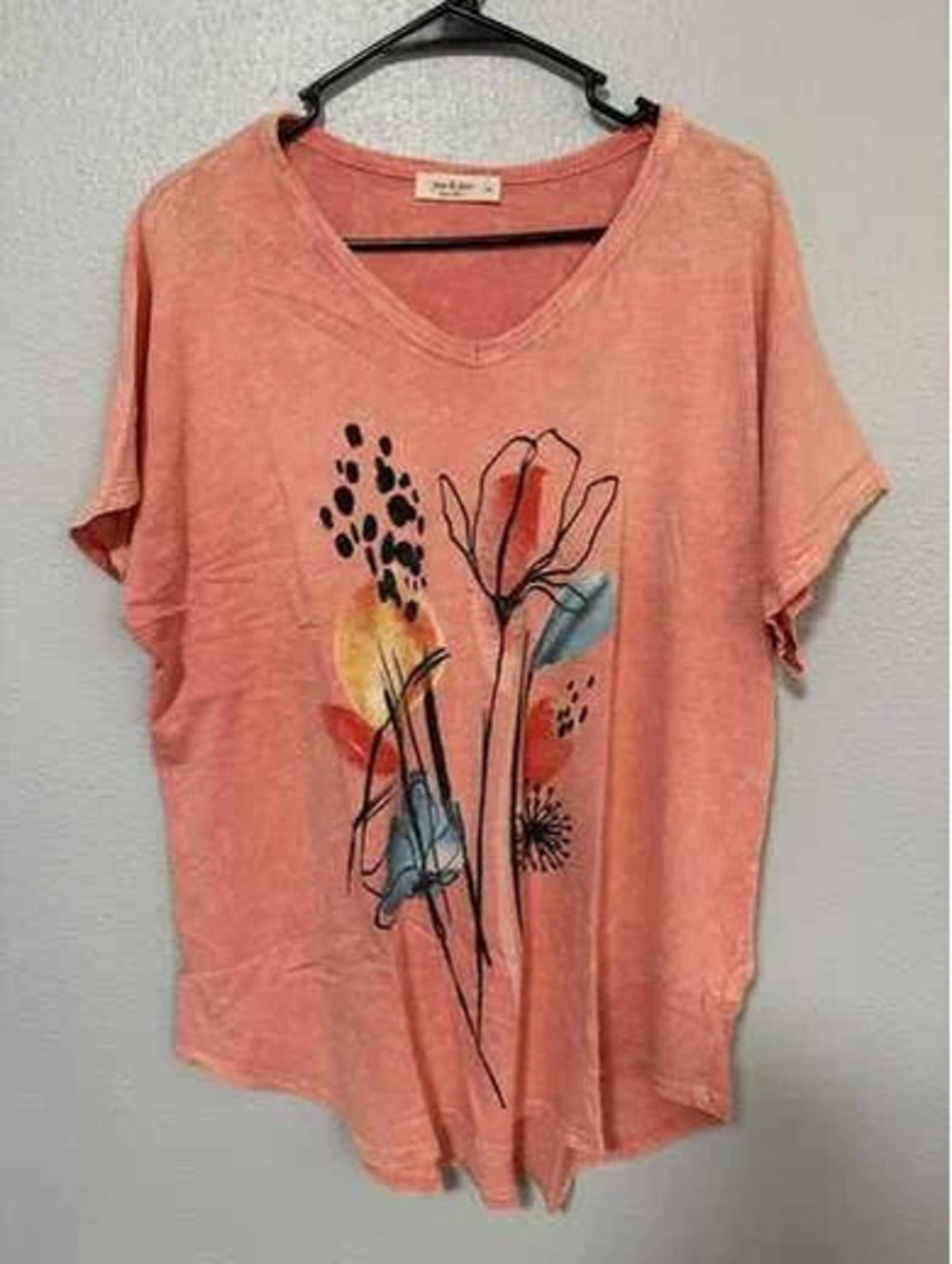 #6131 Jess & Jane Coral Graphic Top Size XL